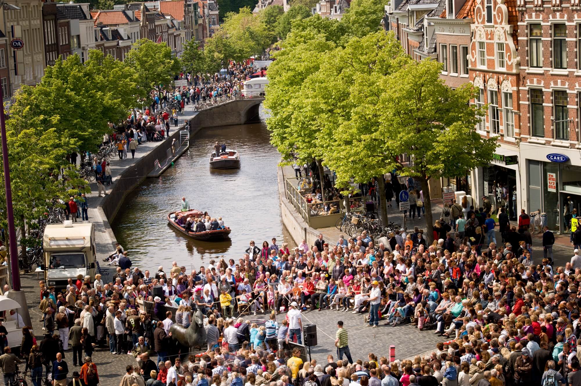 Download 934 S2000x2000